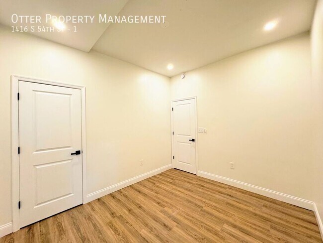 Building Photo - 1416 S 54th St