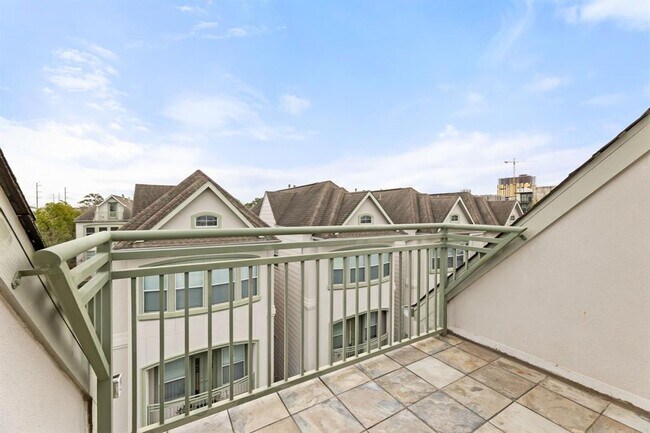 Building Photo - 4711 San Jacinto St