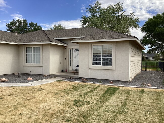 Building Photo - 3 Bedroom, 2 Bathroom Home in Fernley