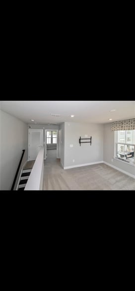 3rd Fl Bedroom w/ Bath & Loft - 458 W Tremont Ave
