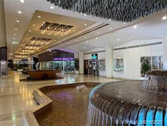 Building Photo - 905 Brickell Bay Dr