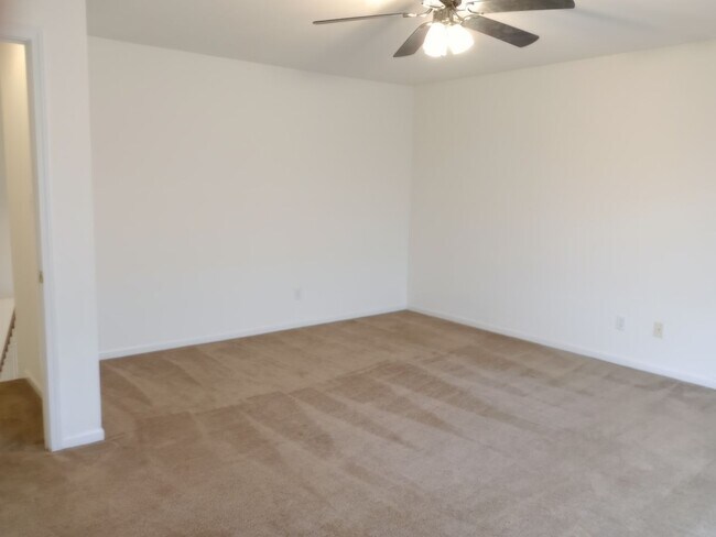 Building Photo - 2401-2403-2403 Northampton Dr