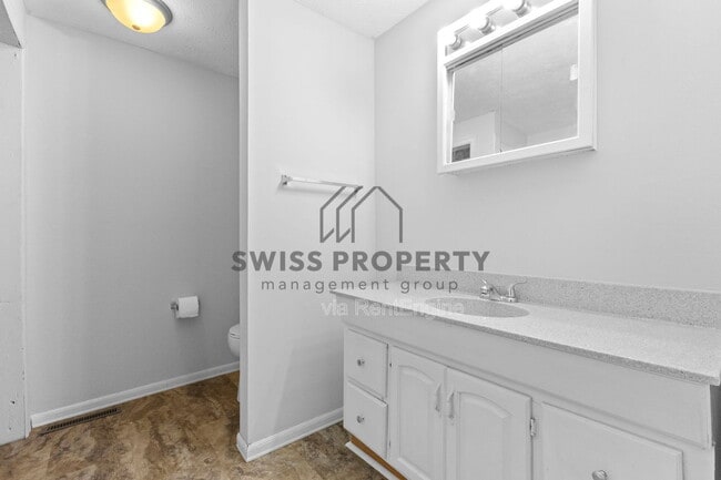 Building Photo - 5 King Arthur Ct