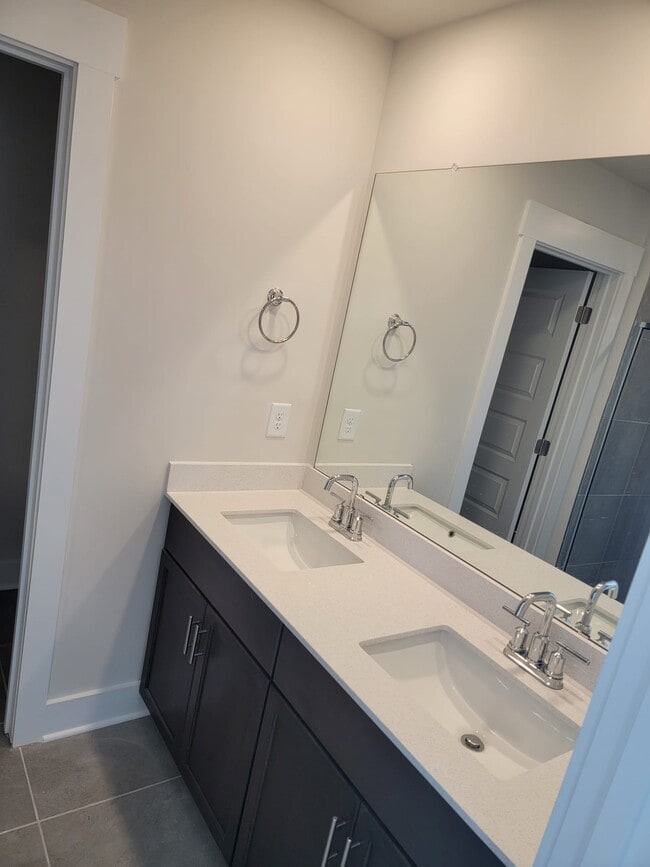 Building Photo - 123 Ted Dr