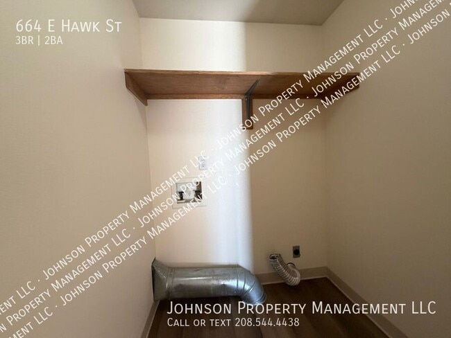 Building Photo - 664 E Hawk St