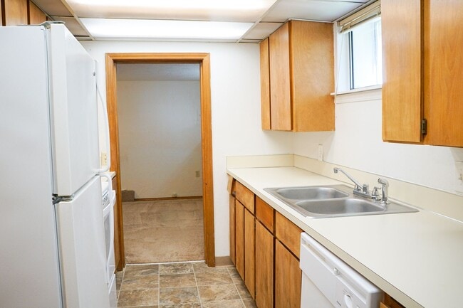 Building Photo - Great NW Location: Spacious 1 Bedroom Ready Soon!
