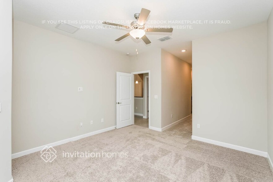 Building Photo - 2883 Coach Manors Way