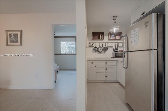 Building Photo - 8500 SW 70th St