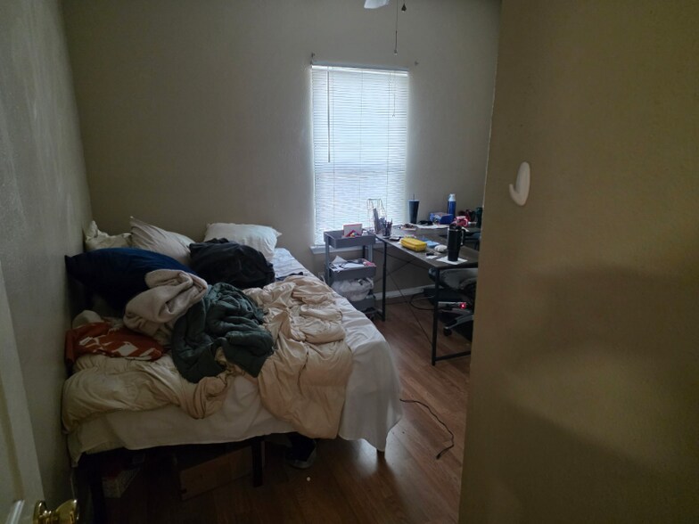 Building Photo - 2414 Longview St