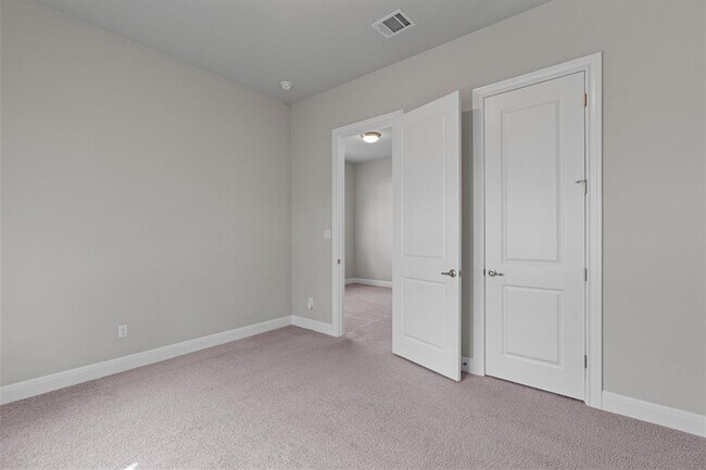 Building Photo - 4660 Katherine Dr