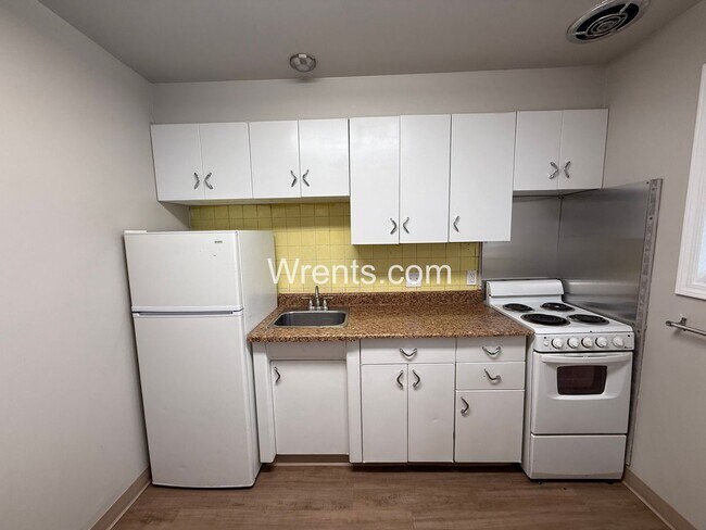 Building Photo - $500 off Move in Special - 2 Bed/1 Bath Cheney EWU