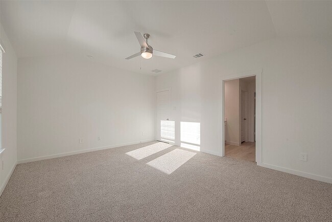 Building Photo - 4906 Edgewood Dr