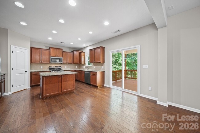 Building Photo - 1912 Madeira Cir