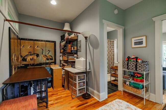 Building Photo - 145.5 HILLSIDE ST | 1 BED 1 BATH COTTAGE