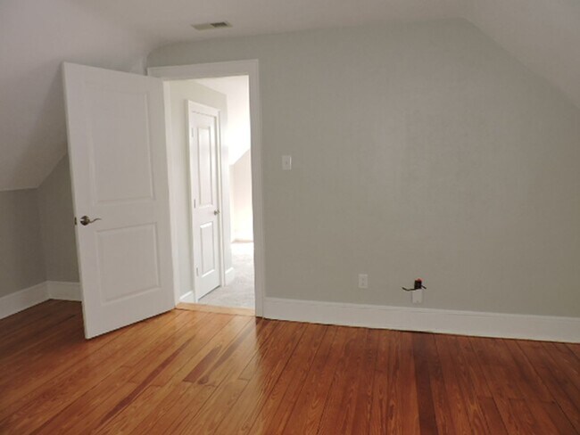 Building Photo - Call Office 804-642-2106 linda@vacosold.com