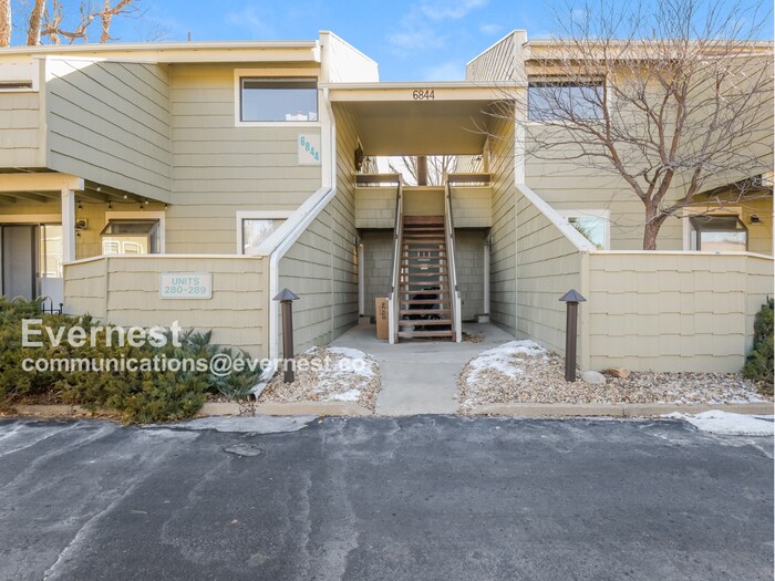 Building Photo - 6844 Countryside Ln