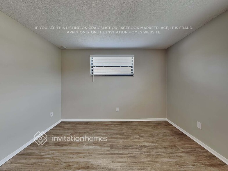 Building Photo - 16033 Villa Dr