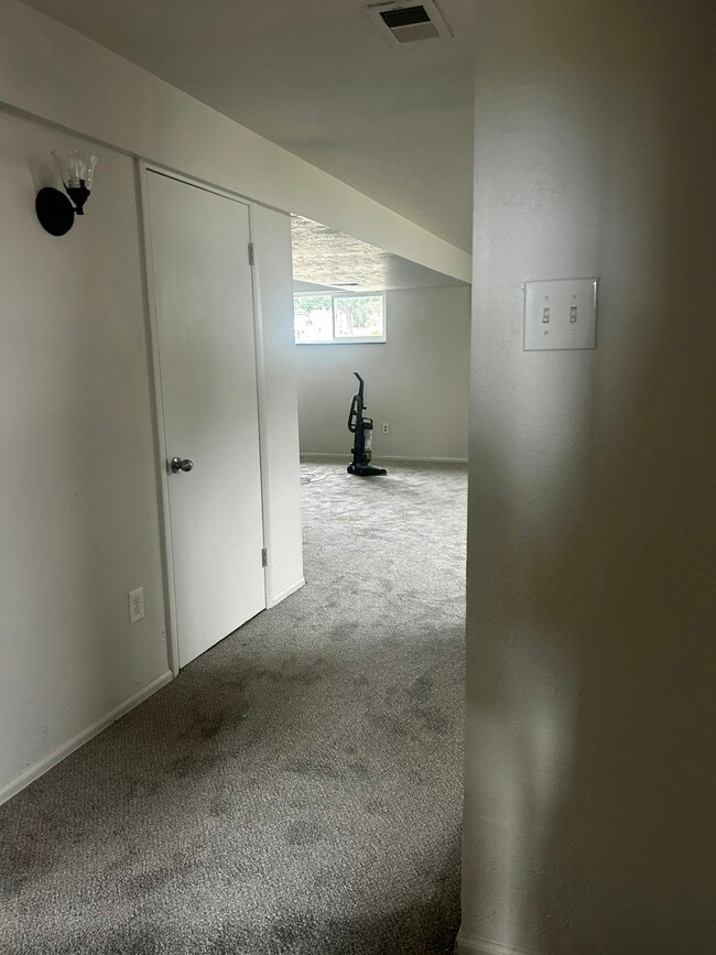 Building Photo - 9052 W Washburn Pl