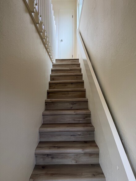 Building Photo - 2069 Dolphin Dr