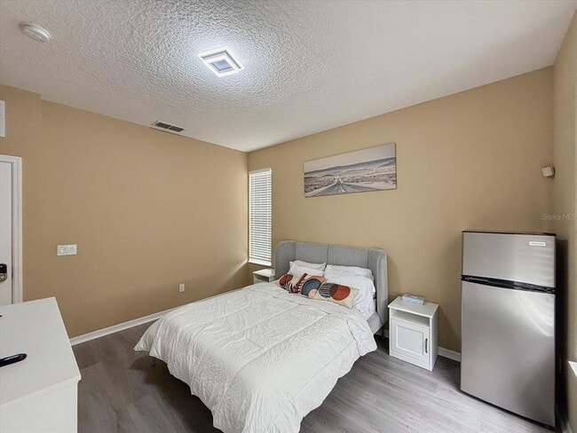 Building Photo - 1302 S Beach Cir