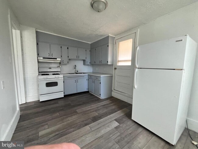 Building Photo - 762 Broad St