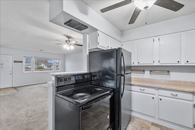 Building Photo - 925 2nd Ave E