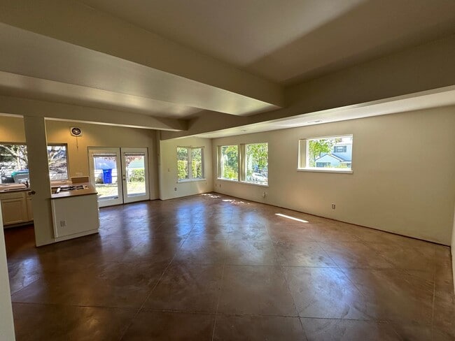 Building Photo - 7107 SW 29th Ave