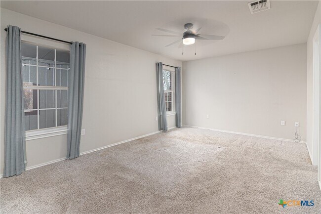 Building Photo - 121 Castlewood Dr