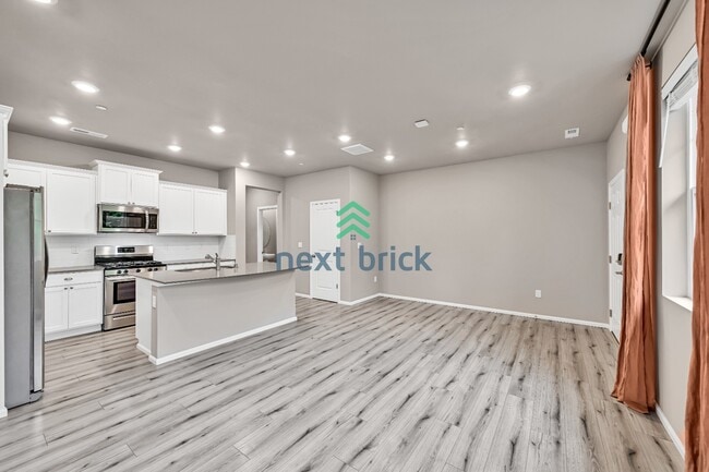 Building Photo - 3 Bed, 2.5 Bath Beautiful Townhouse Available for Rent!