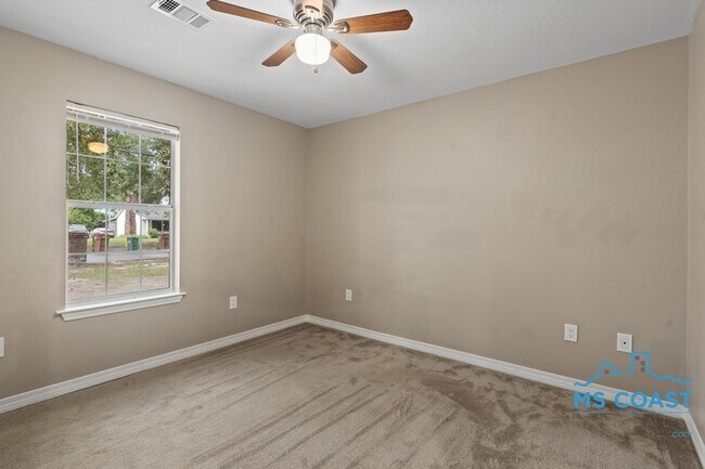 Building Photo - 108 N Island View Ave