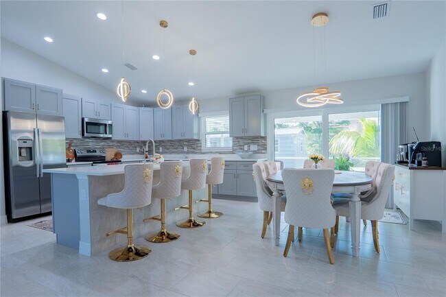 Building Photo - 1301 S Haberland Blvd