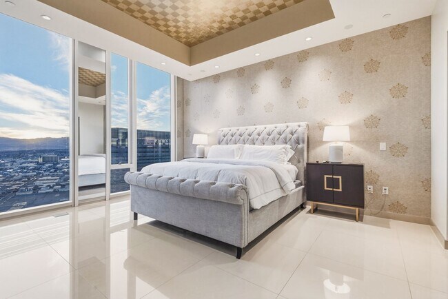 Building Photo - Waldorf Astoria 4707-Strip/City/Mtn Views from this Stunning 2Bd/2.5Ba Residence