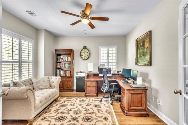 Building Photo - Gorgeous 4 Bed/2.5 Bath in Waterways Township!