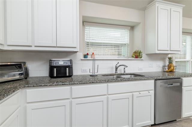 Building Photo - 233 Gardenia Dr