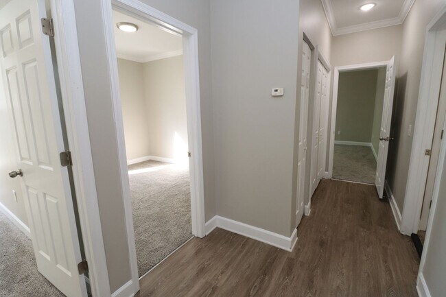 Building Photo - Luxury 3BR/2BA Renovated Condo