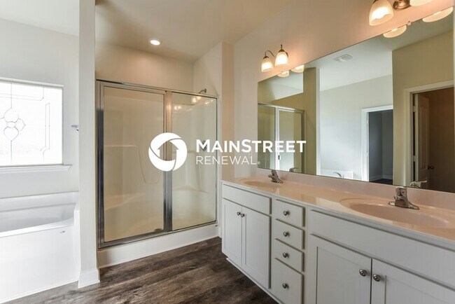 Building Photo - 4 Bedroom Pet-Friendly Home in Huntsville, AL with Main Street Renewal