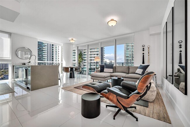 Primary Photo - 1080 Brickell Ave