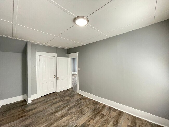 Building Photo - 421 Spruce St