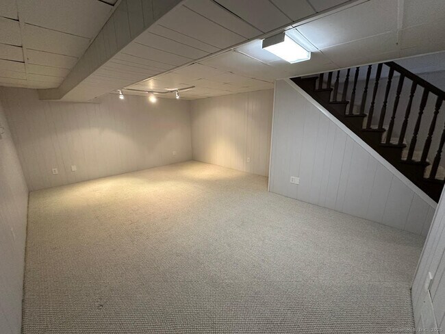 Building Photo - 56 Webster Ct