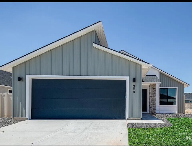 Building Photo - 209 Idalou Wy
