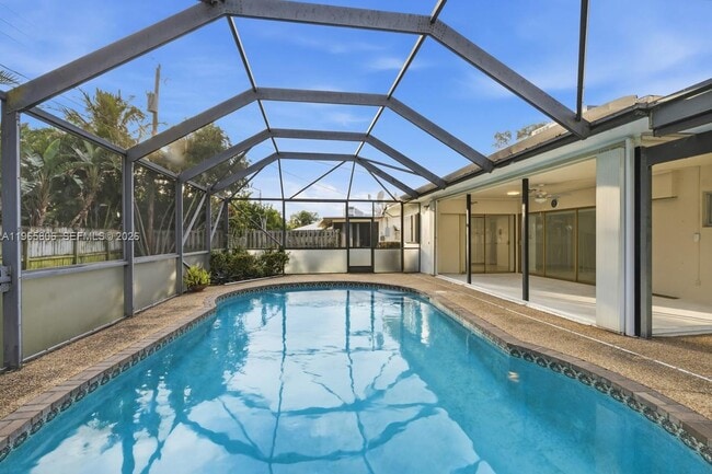 Building Photo - 1260 SW 8th St