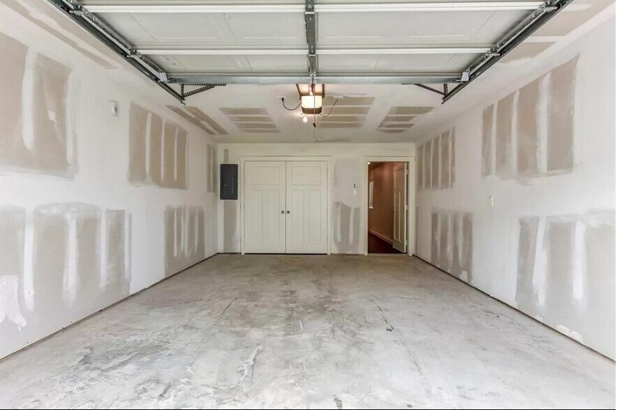 Building Photo - 21155 Gosling Rd