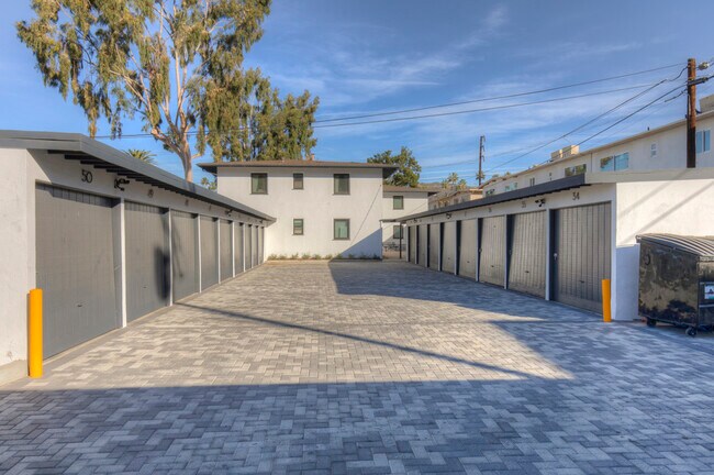 Building Photo - 1574 Yosemite Dr