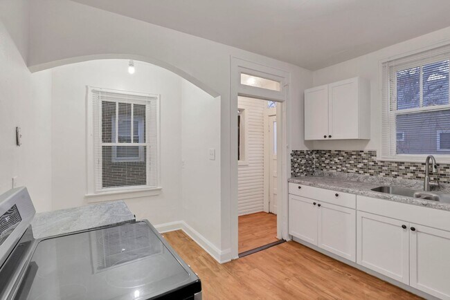 Building Photo - 1161-1163 Linwood Ave