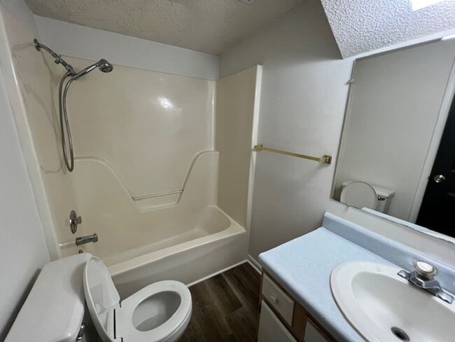 Building Photo - 3909-3911 Olympic Ct