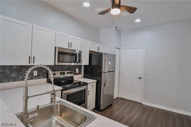 Building Photo - 3630 Pine Oak Cir