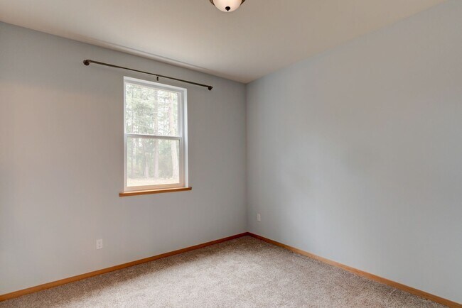 Building Photo - 253 Sunset Dr