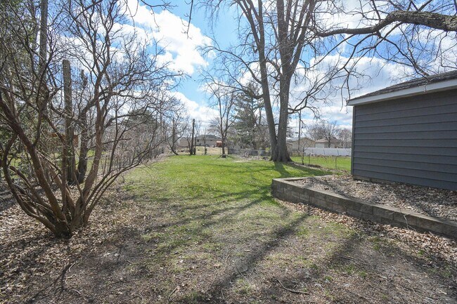 Building Photo - Charming SW Rochester home with fenced yard!