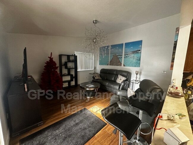 Building Photo - 651 Tam Ct