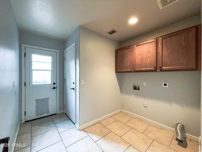 Building Photo - 4645 E Kelly Dr